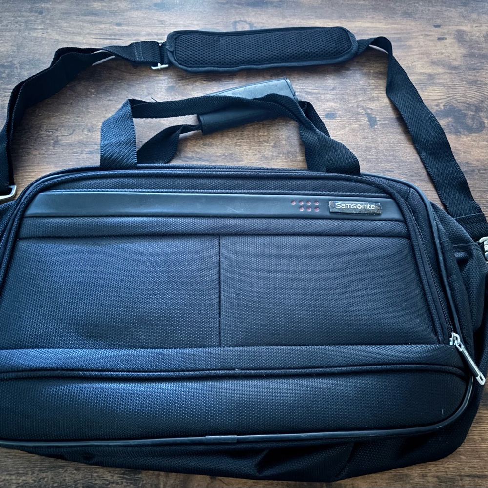 Samsonite Black Laptop Briefcase with Shoulder Strap